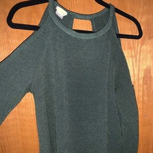 Green cold shoulder sweater🤍